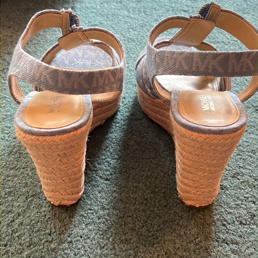 Michael Kors Berkley leather wedge sandal size 8 Light Blue Logo - Picture 4 of 7